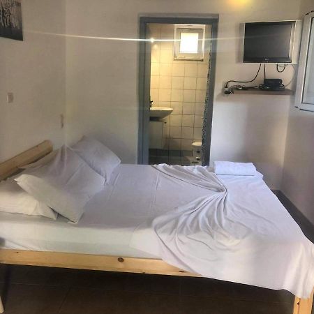 卡里利梅内斯 Karampinis旅馆 外观 照片